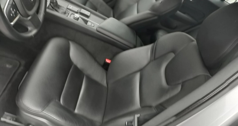 Volvo V60 cena 98277 przebieg: 133000, rok produkcji 2018 z Międzyrzecz małe 742